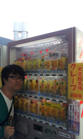 Illustration for article titled Japan Has Crepe Vending Machines